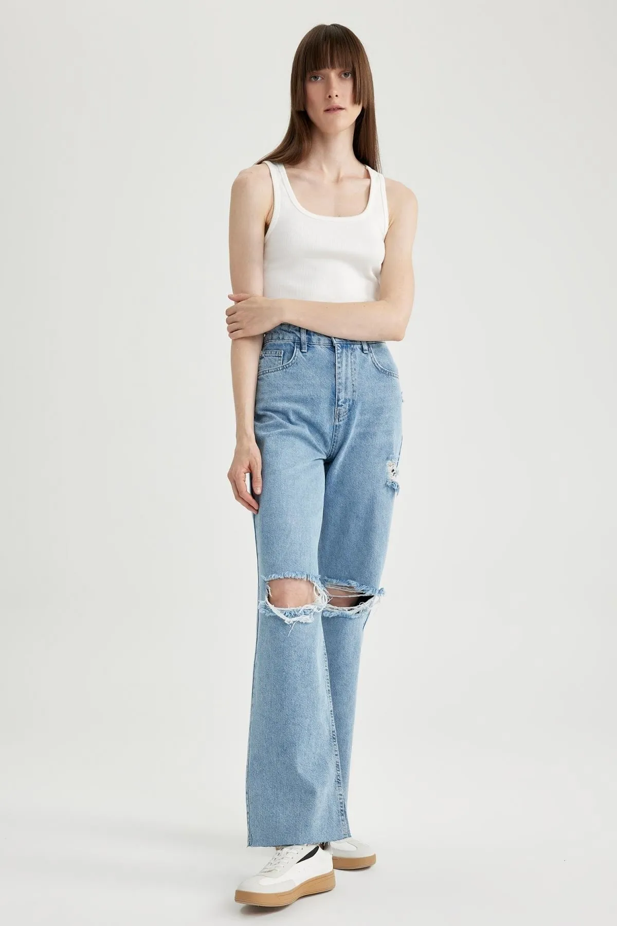DeFacto  90er-Jahre-Jeans mit weitem Bein und zerrissenen Details, lange Jeans A5148ax23hs