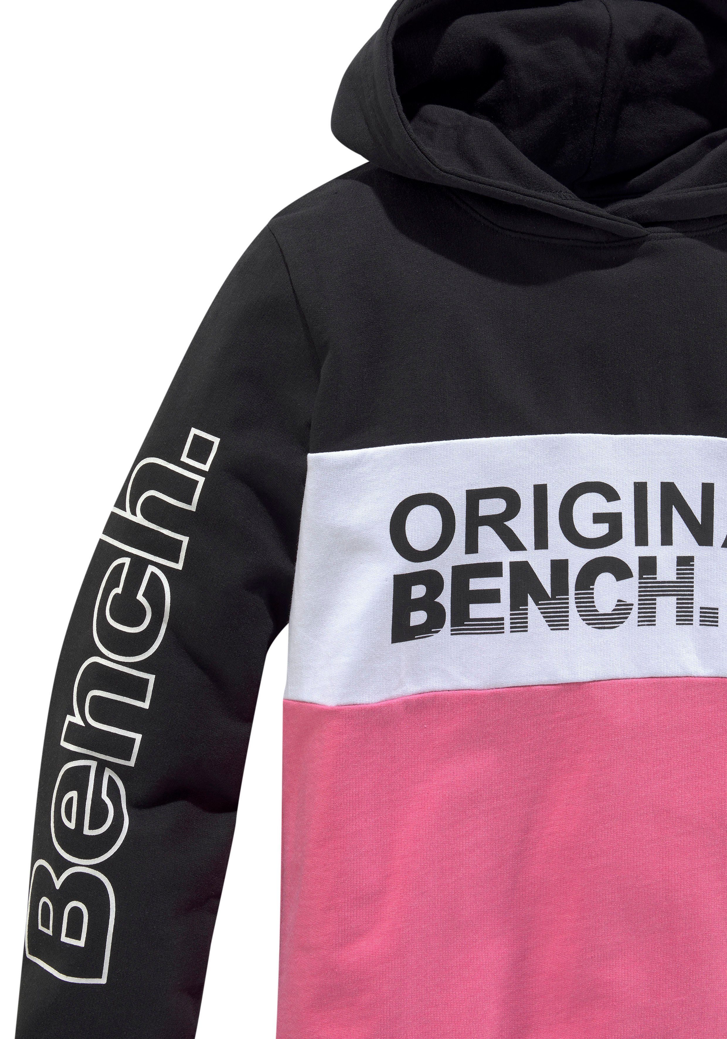 Bench. Kapuzensweatshirt mit Logoprints