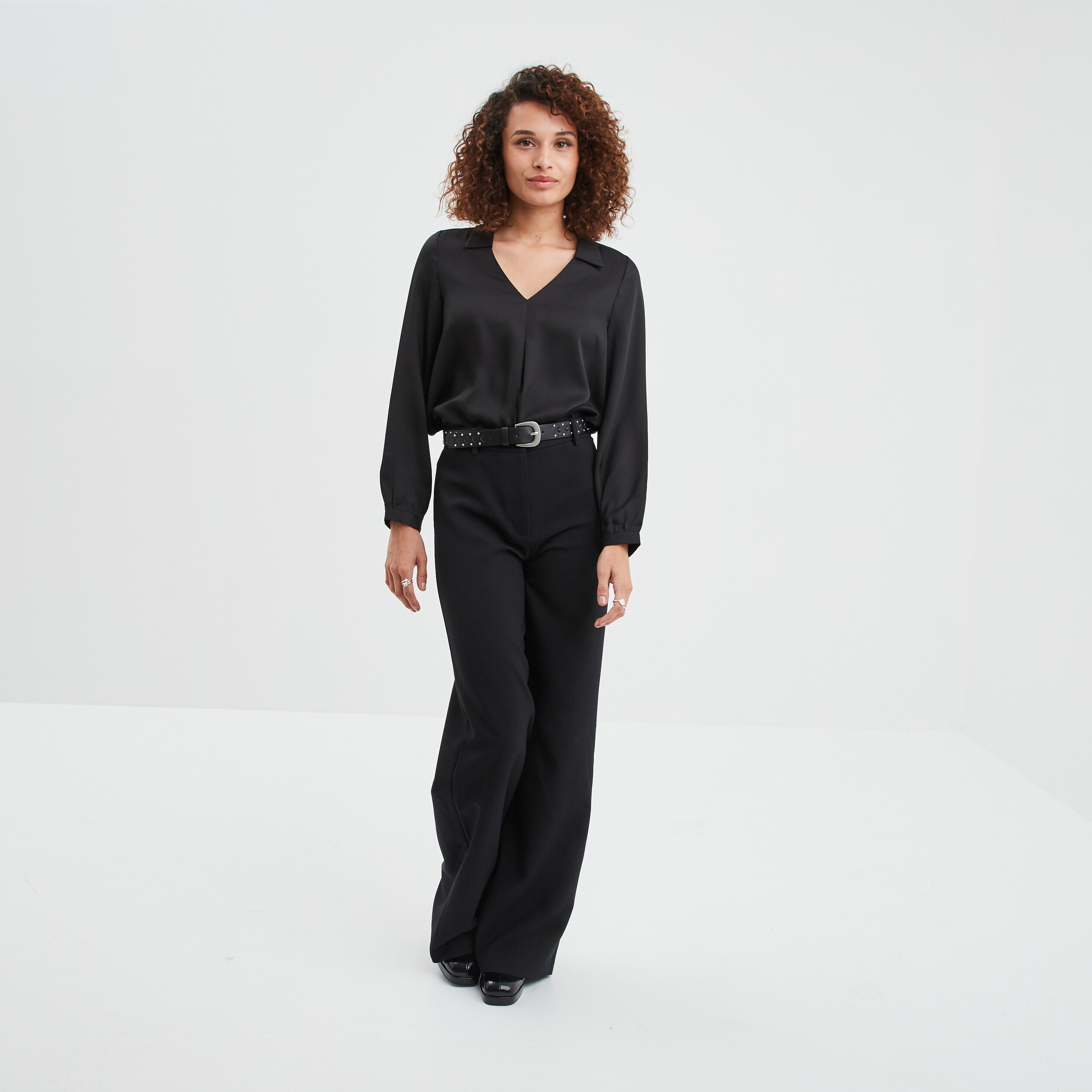 Blouse satin col en V à revers noir femme | La Halle