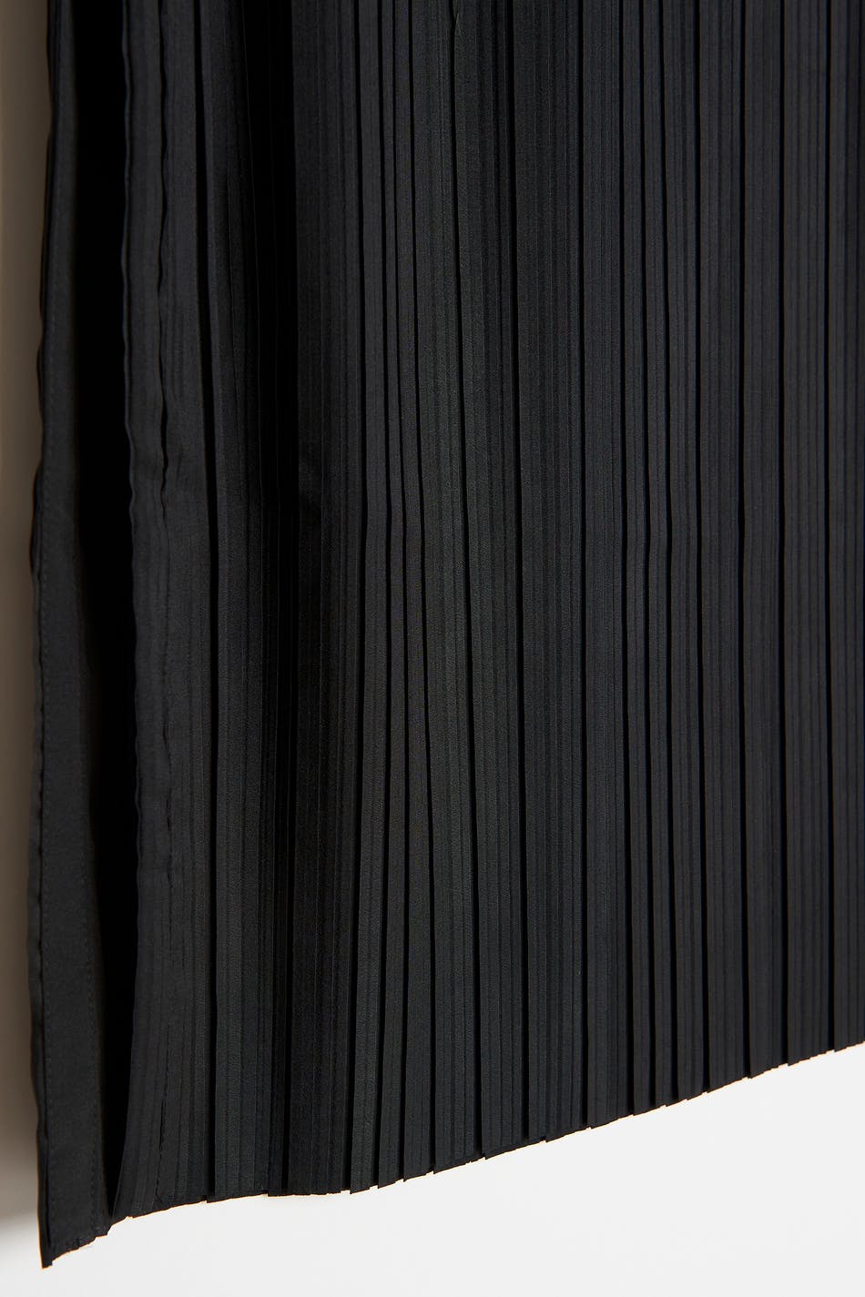 Izzy pleated skirt