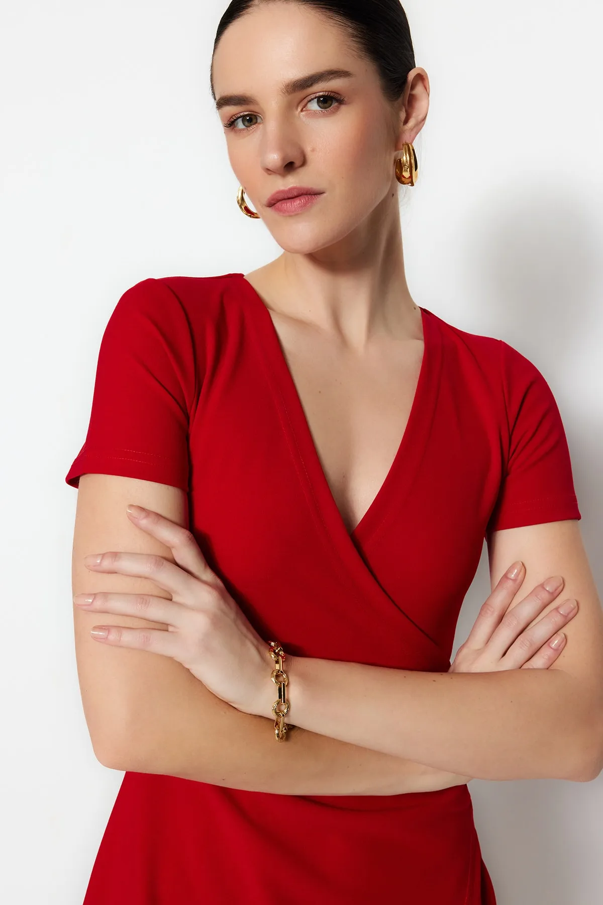 Trendyol Collection  Rotes, zweireihiges Mini-Strickkleid aus Krepp in A-Linie mit Kragen TWOSS23EL01703