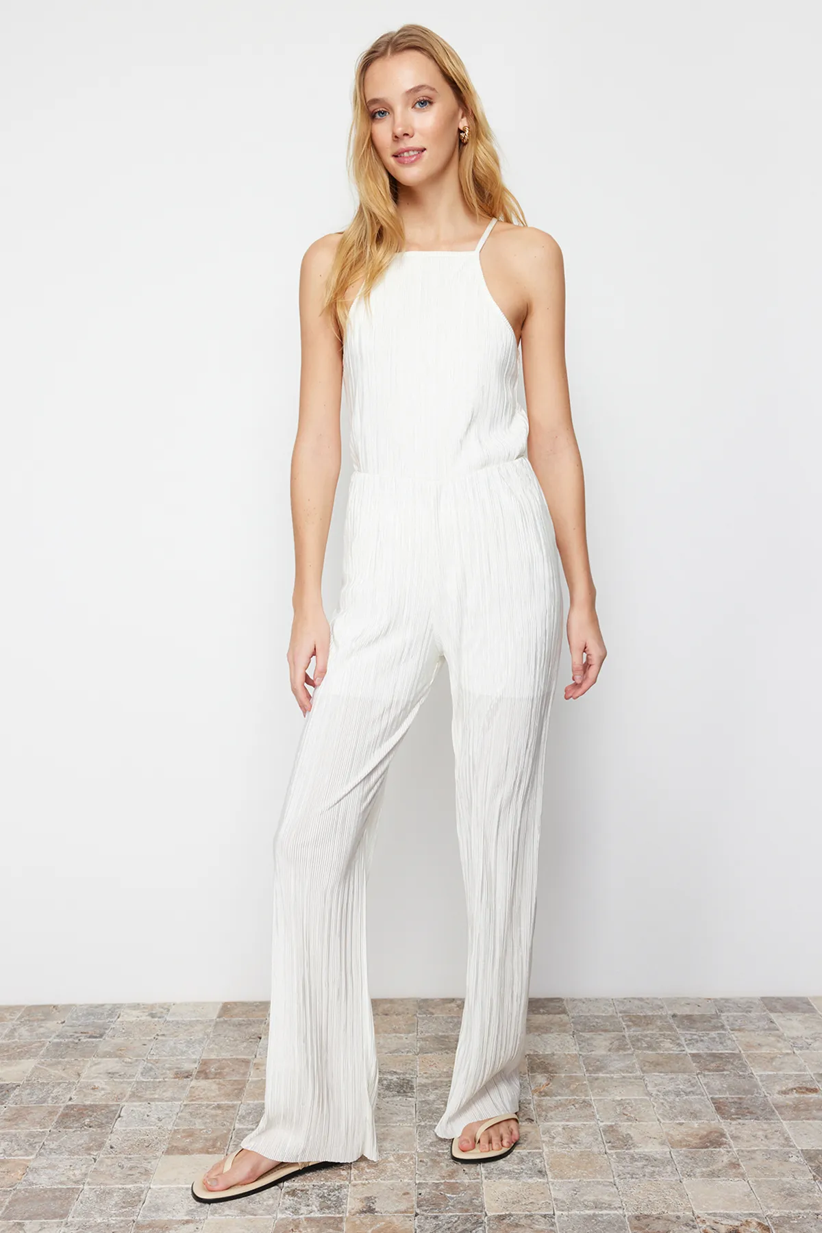 Trendyol Collection  Weiße Stretch-Strickhose mit Bügelfaltenfutter TWOSS24PL00033