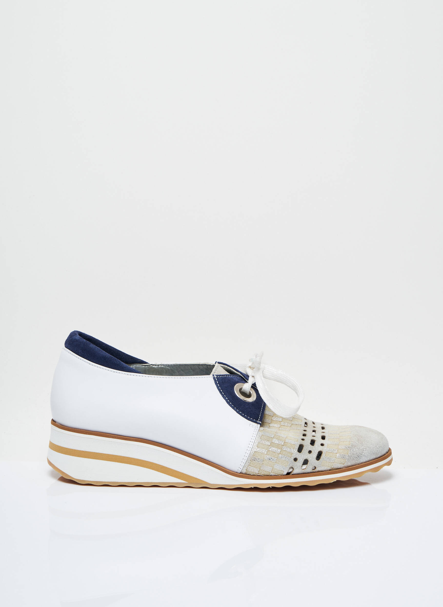 Un Tour En Ville Derby Femme couleur blanc