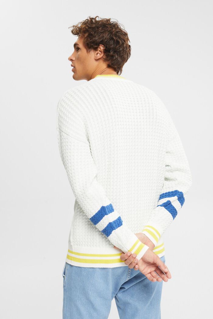 Pullover mit Strickmuster