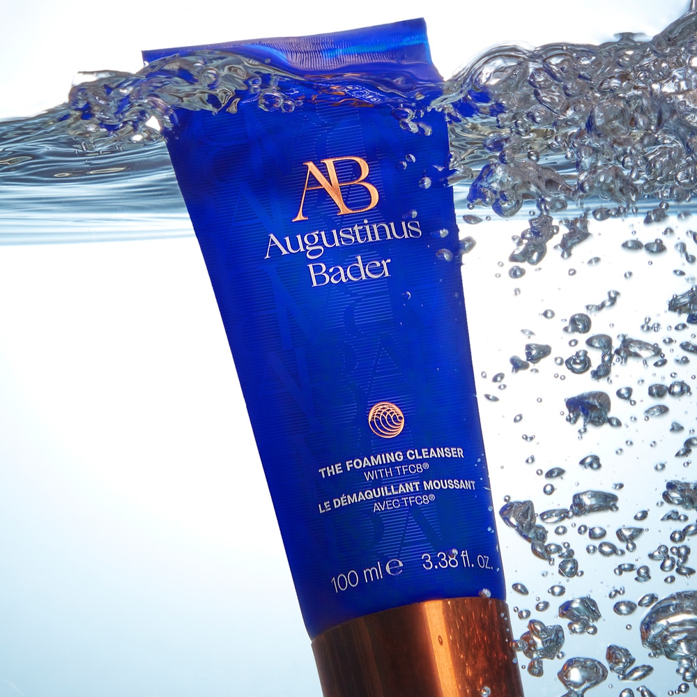 augustinus bader The Foaming Cleanser Une texture légère de crème qui se transforme en mousse.