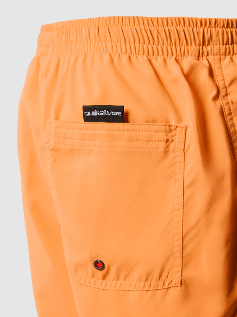 Badehose mit Label-Detail in neon orange