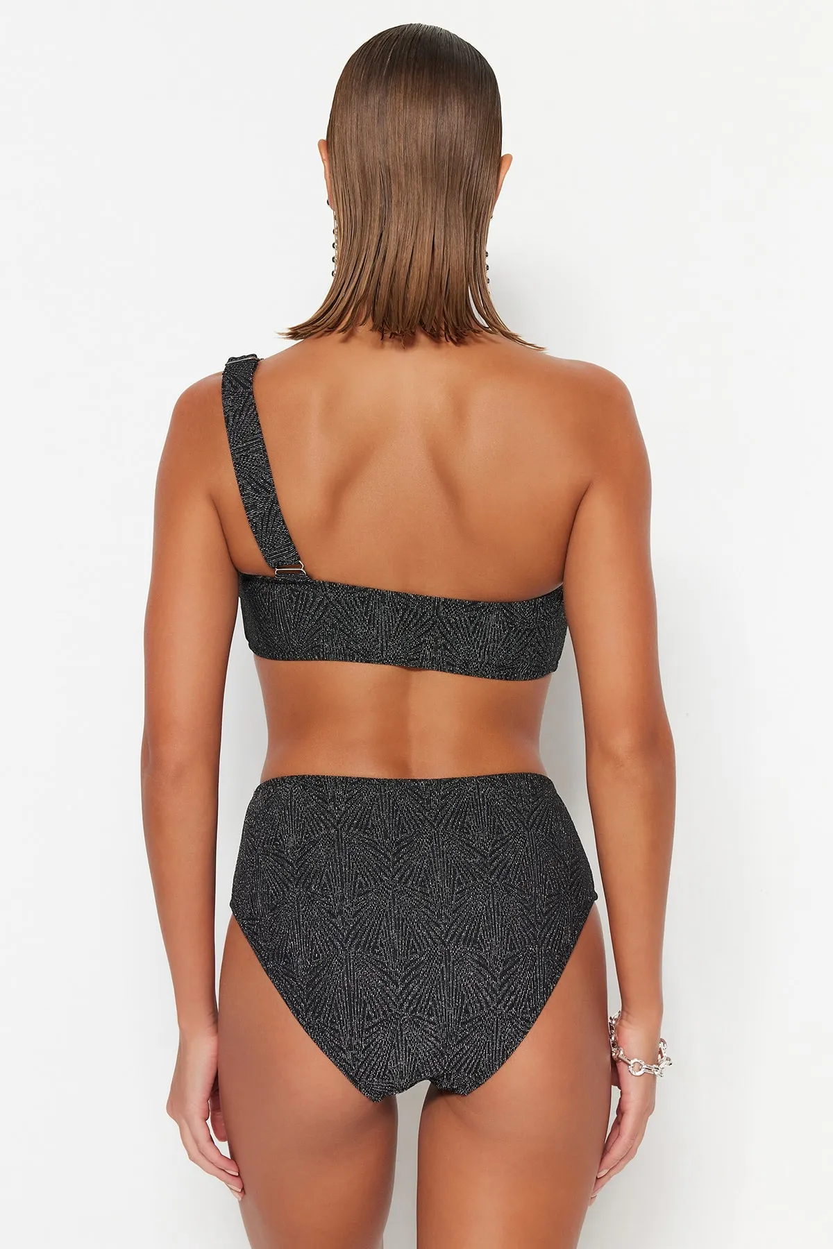 Trendyol Collection  Schwarze, silbrige Bikinihose mit hoher Taille und normalem Beinverlauf TBESS23BA00241