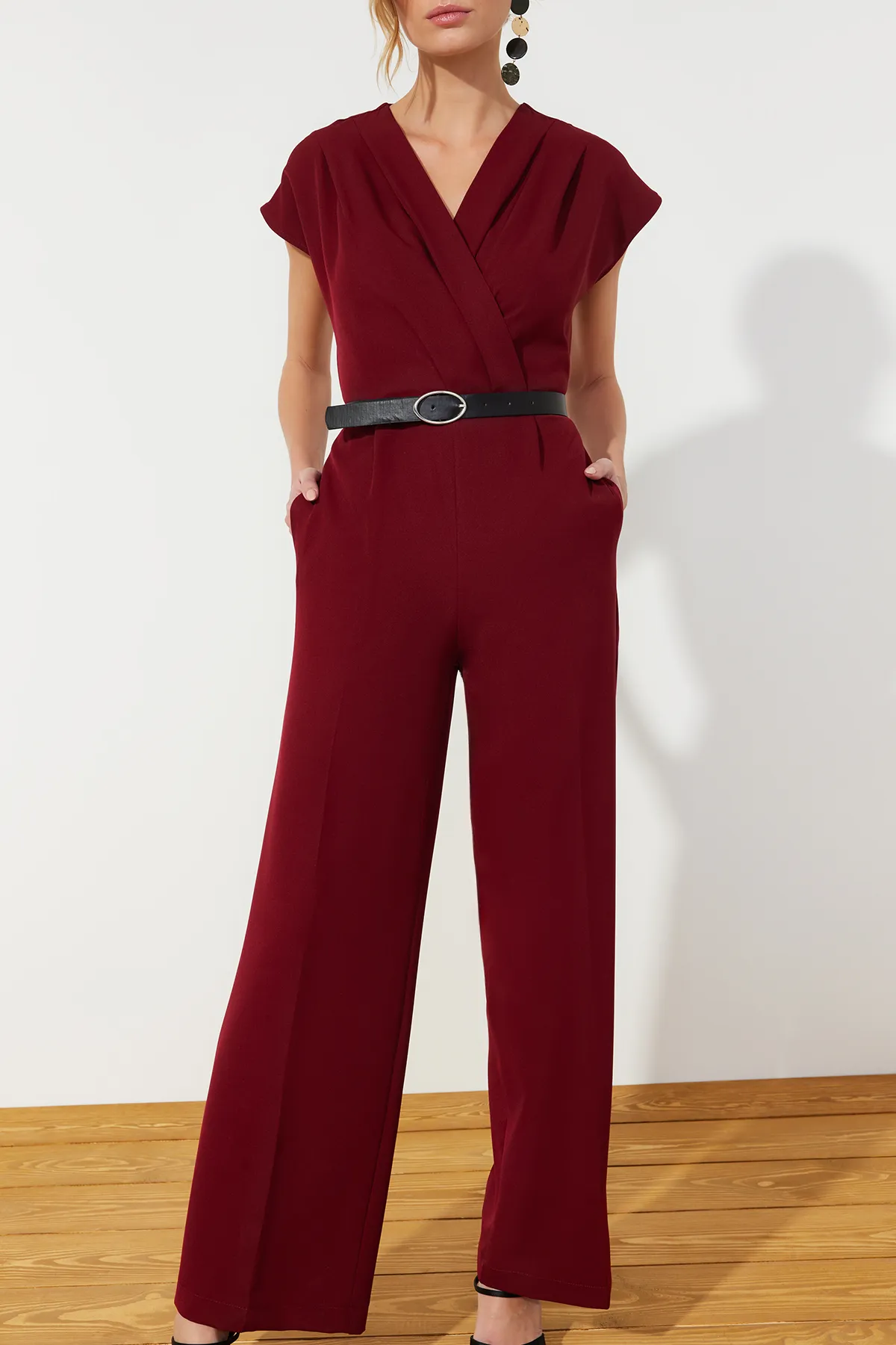 Trendyol Collection  Burgunderfarbener, zweireihiger, gewebter Maxi-Jumpsuit mit Gürtel und Kragen TWOSS21TU0004