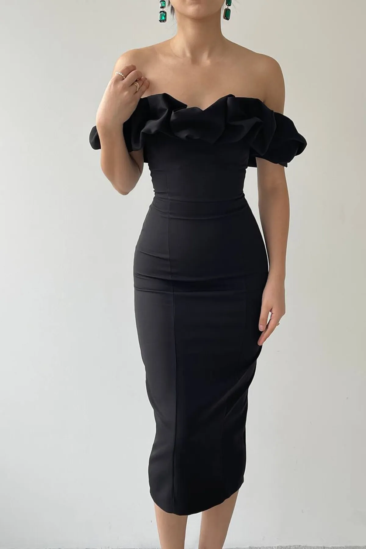 SONREİR  NIEDRIGE SCHULTERKLEID IN MIDI-LÄNGE