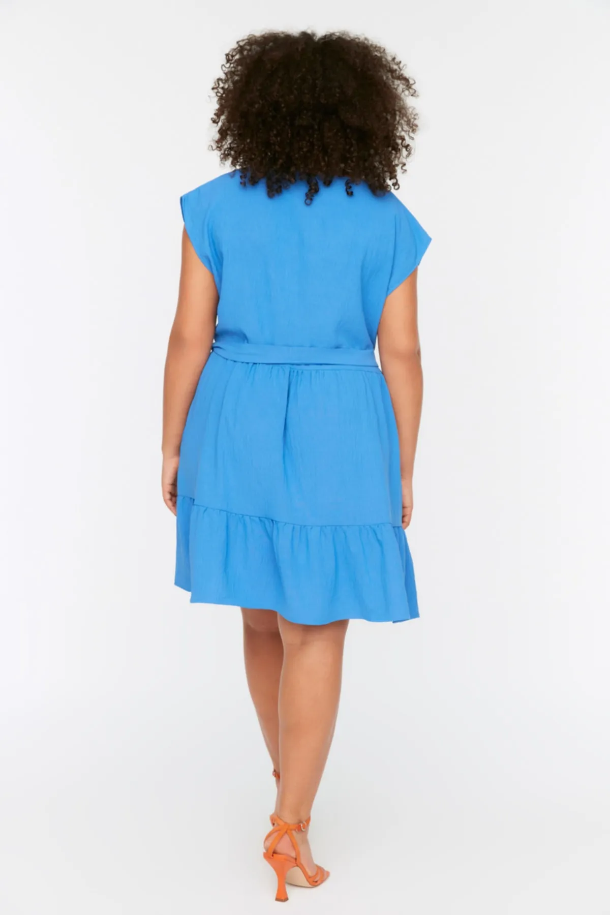 Trendyol Curve  Indigoblaues gewebtes Kleid mit Gürtel TBBSS22EL1670