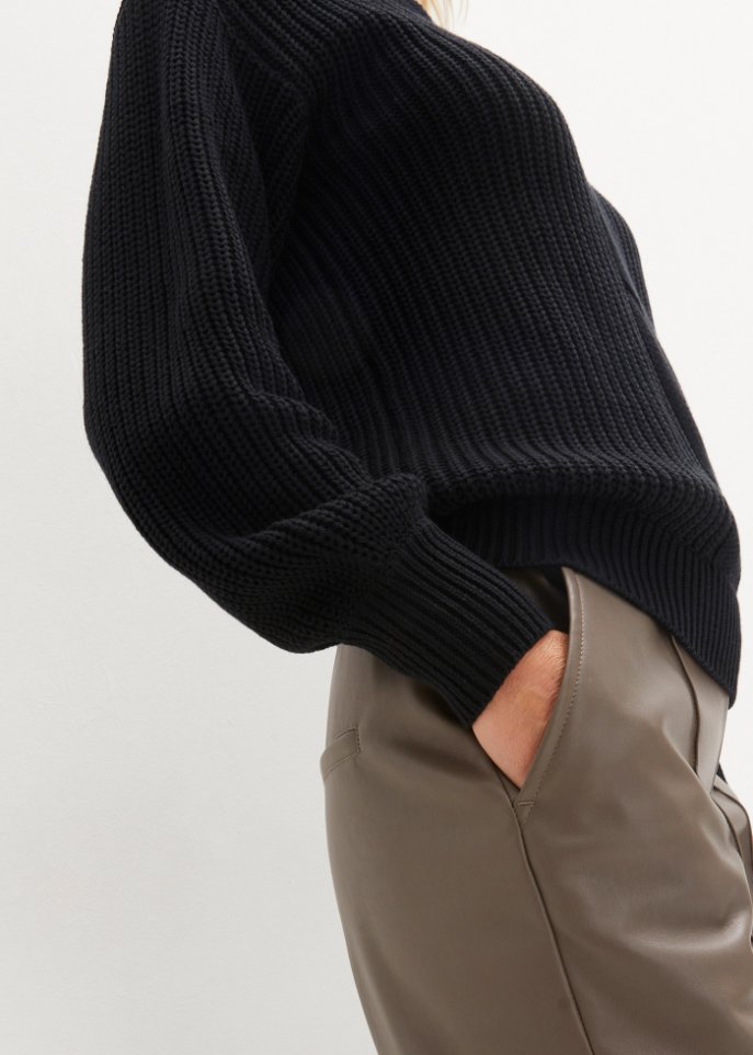 Pullover mit Cut-Out