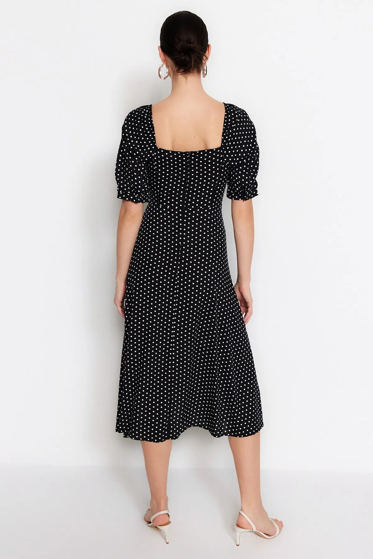 Trendyol Collection  Schwarzes A-Linien-Midikleid mit gewebten Rüschen und Punkten TWOSS21EL0511