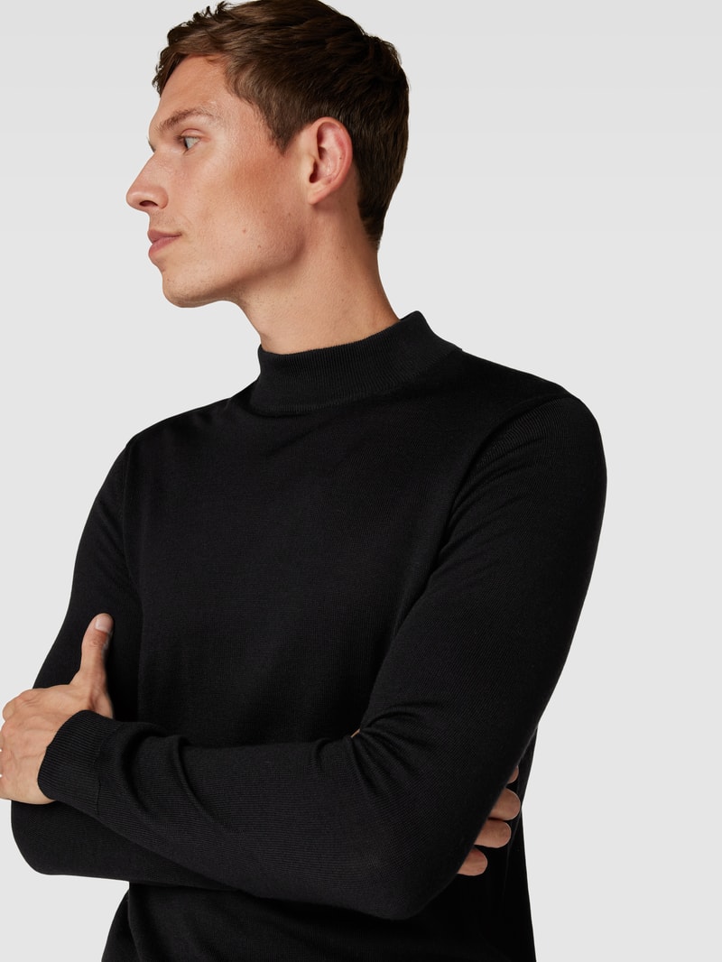 Strickpullover mit Rollkragen in schwarz