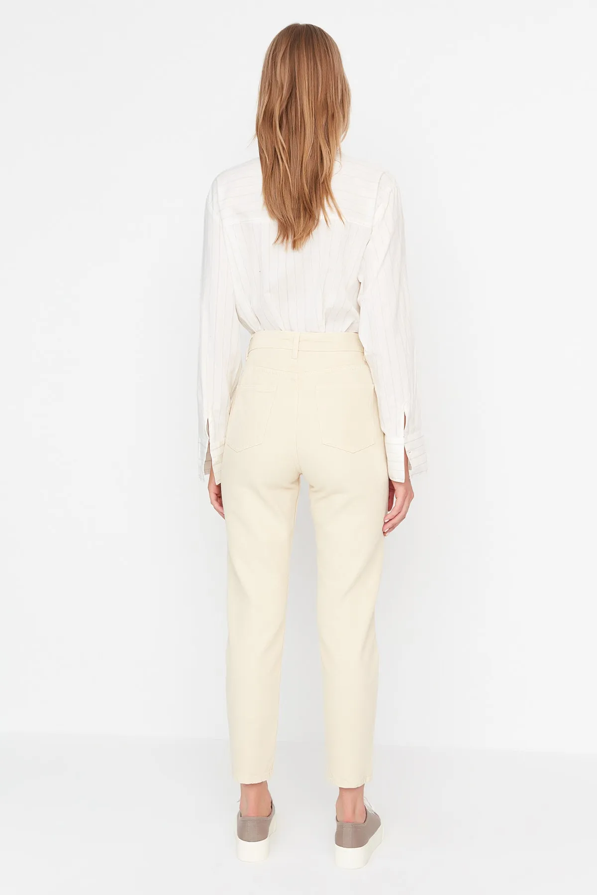 Trendyol Collection  Beige Nachhaltigere High Waist Mom Jeans TWOAW23JE00389