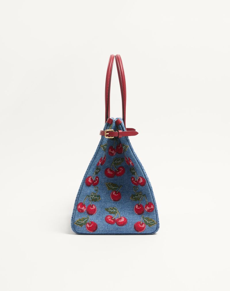 Bolsa de compras média Valentino Garavani Antibes em denim com bordado Cherryfic