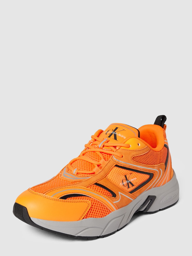 Sneaker mit Label-Print in orange