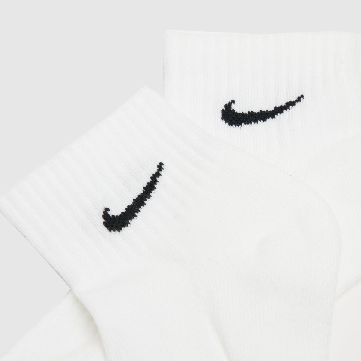 Nike fehér és fekete mindennapi bokazokni 3 db-os csomag