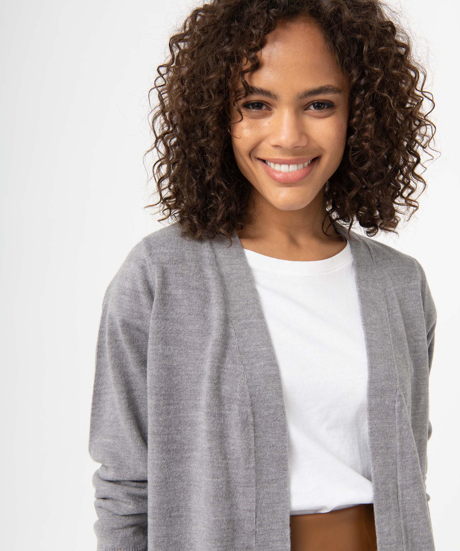 Gilet long en maille fine porté ouvert femme gris | GEMO