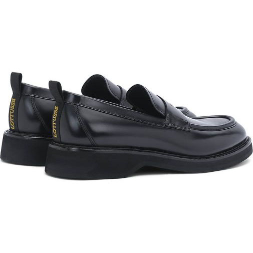 Lottusse Schwarze Kalbsmotiven
