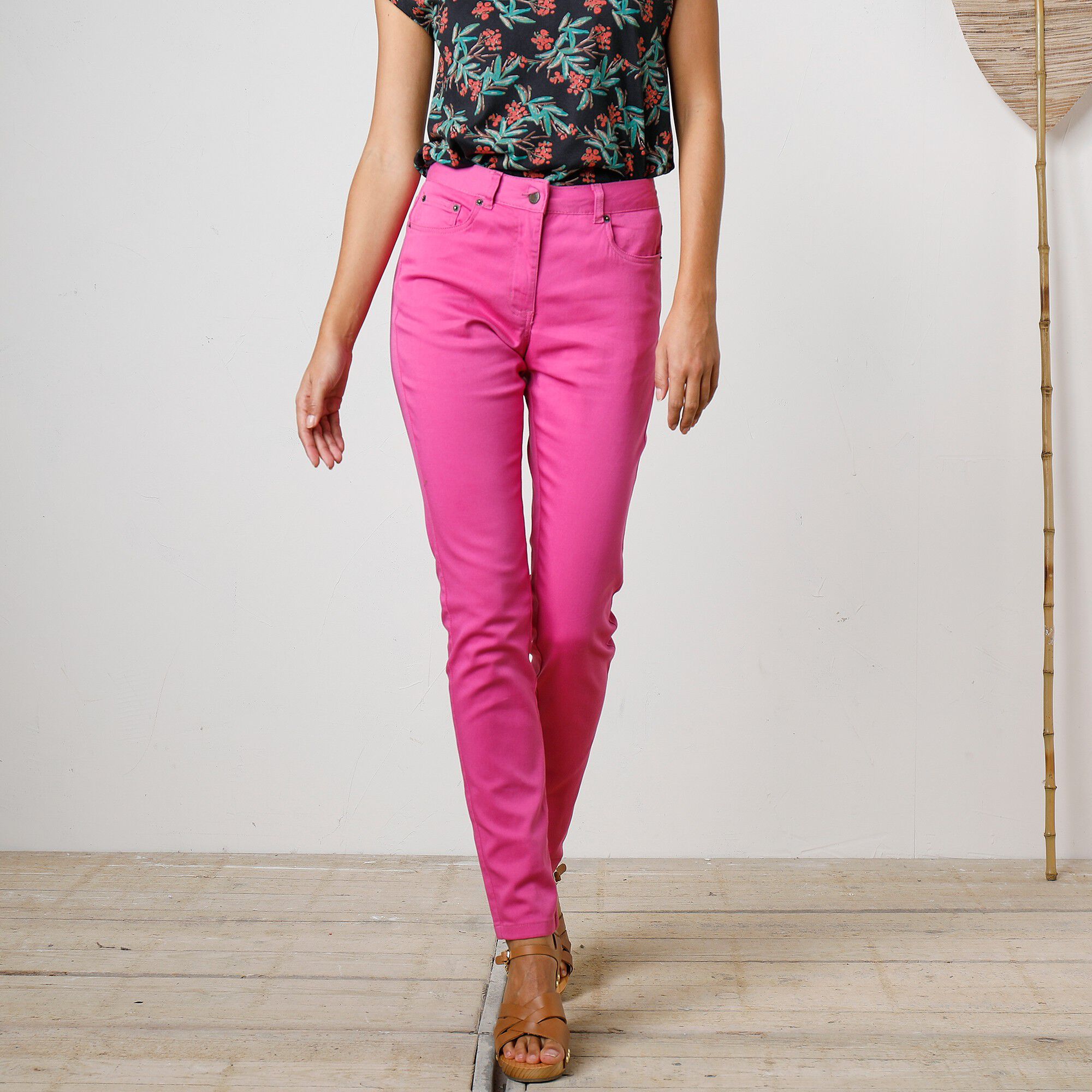 Pantalon fuselé couleur