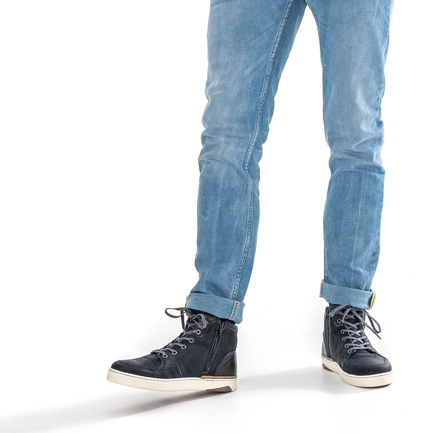 Basket bleu marine en cuir fourré