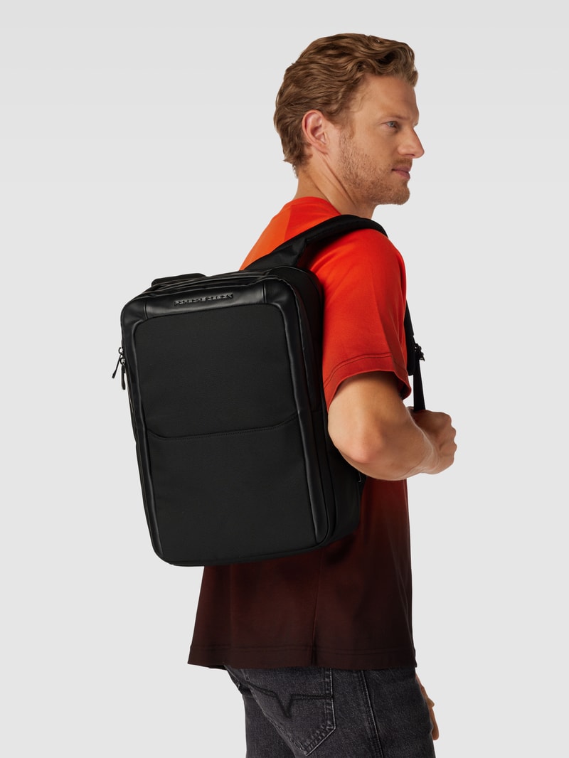 Rucksack mit Label-Detail Modell 'Roadster' in schwarz