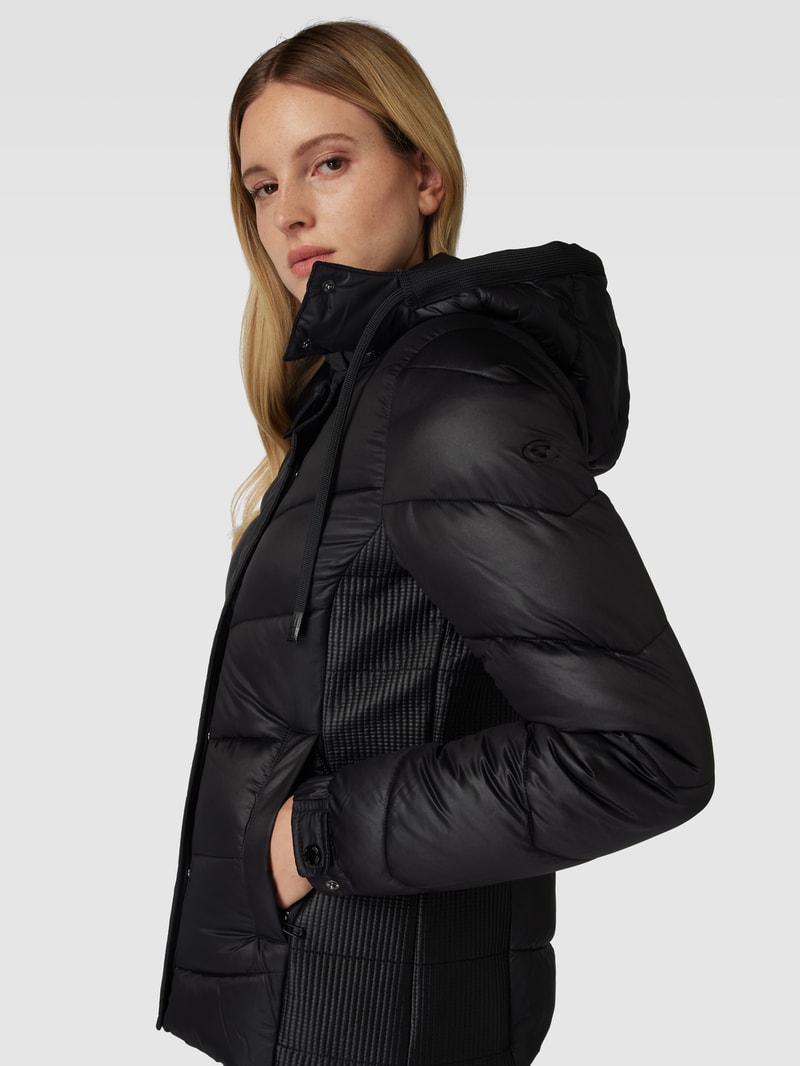 Steppjacke mit Kapuze in schwarz