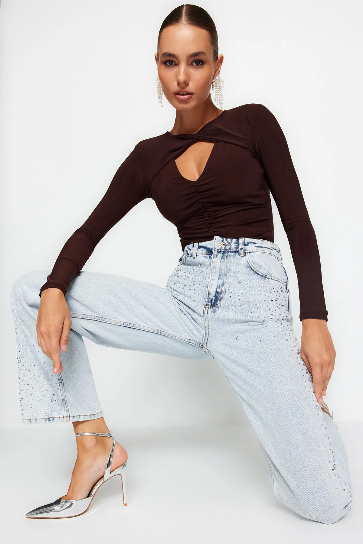 Trendyol Collection  Brauner Strickbody mit Cut-Outs/Fensterdetail TPRAW24BD00001