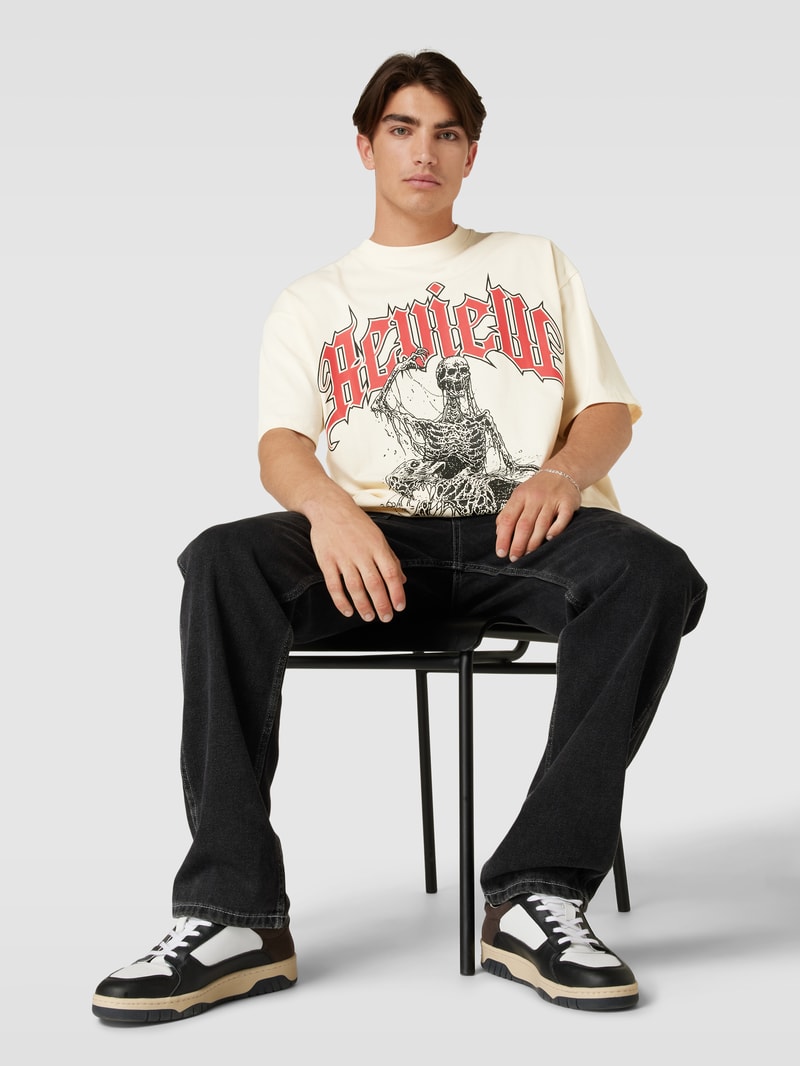 T-Shirt mit Label-Print in ecru