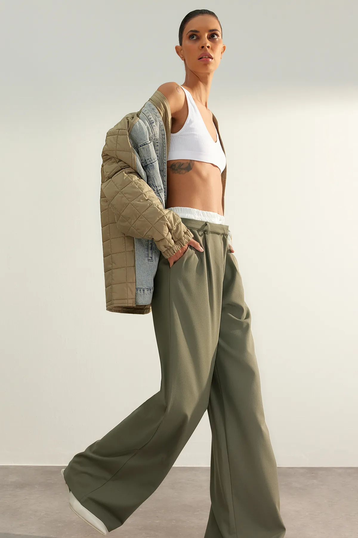 Trendyol Collection  Mintfarbene Limited Edition-Boxershorts mit weitem Beinbund, detaillierte Webhose TWOAW24PL00273