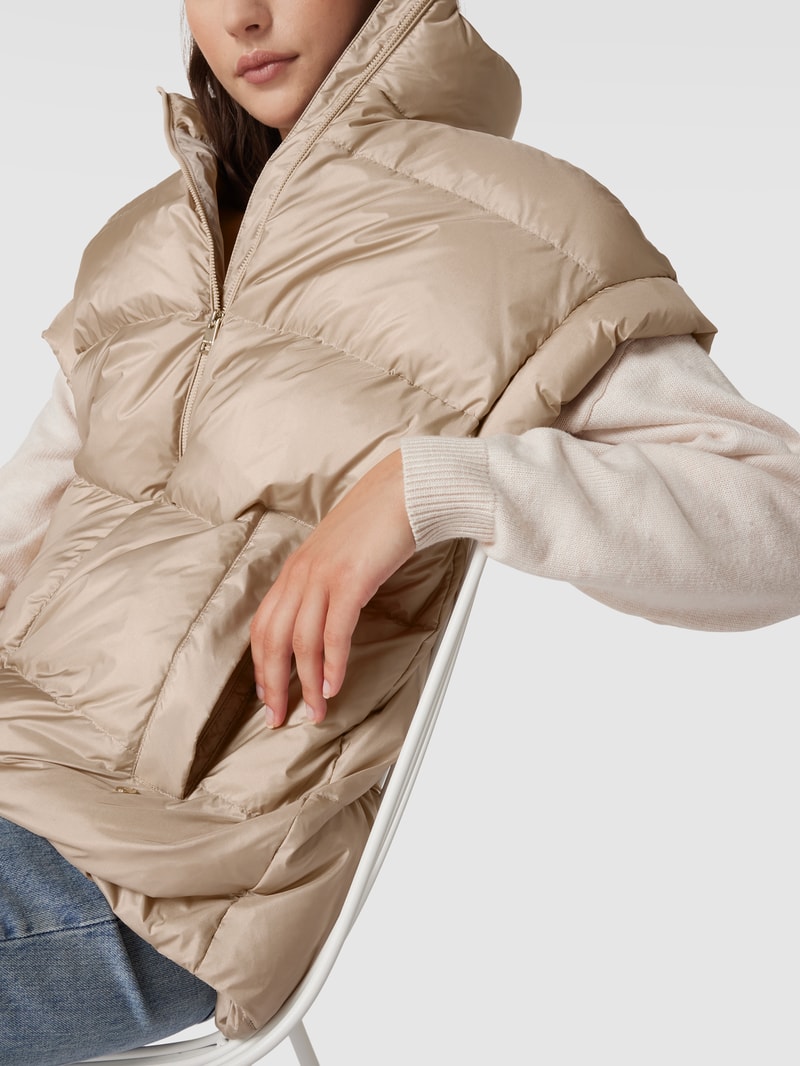 Daunenweste mit Stehkragen in taupe