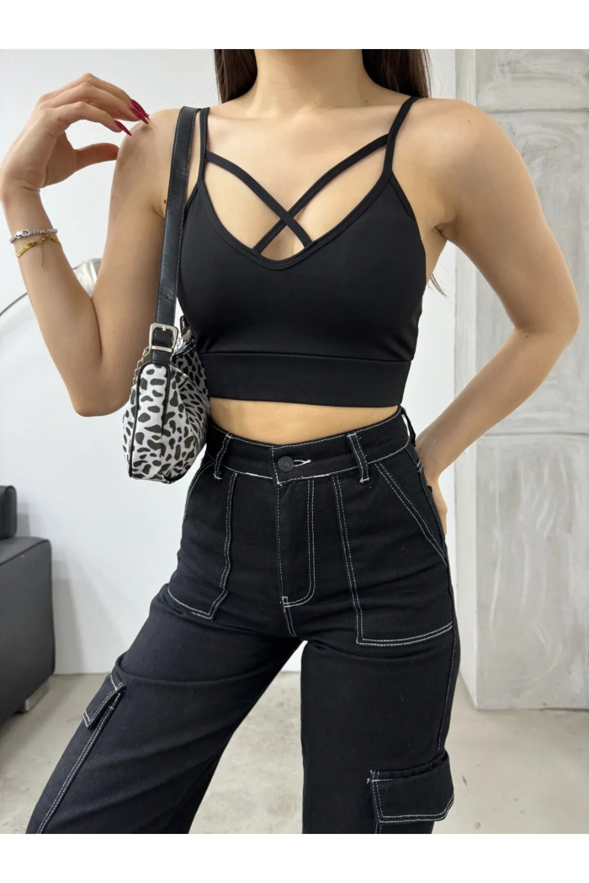 BİKELİFE  Gepolstertes Crop-Top mit gekreuzten Seilriemen für Damen