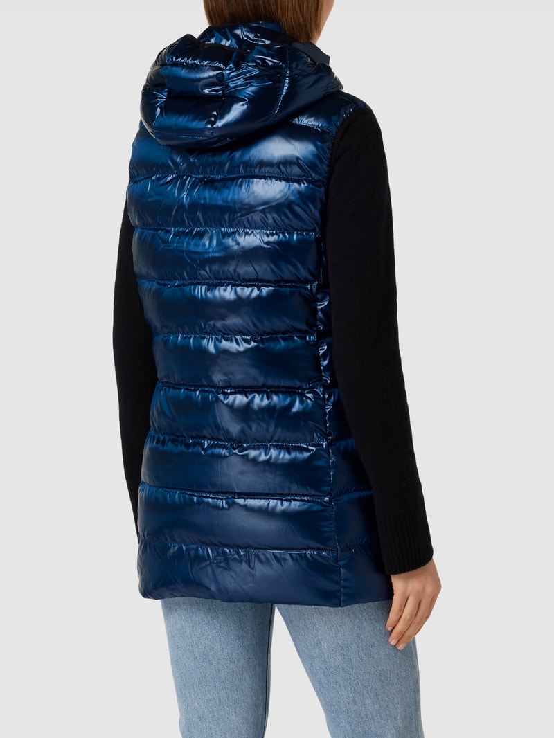 Daunenweste mit Label-Details in dunkelblau