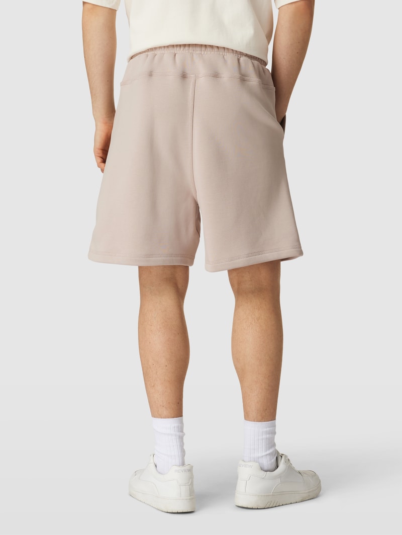 Sweatshorts mit Label-Patch in haselnuss braun