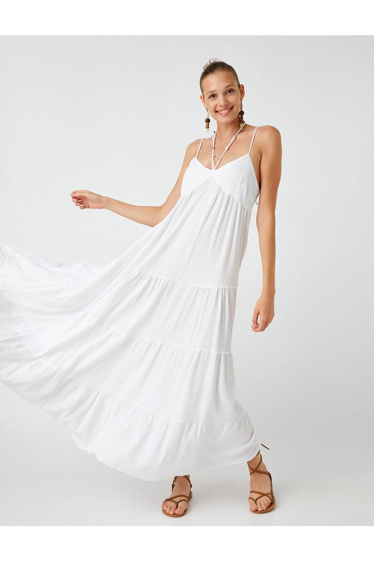 Koton  Şahika Ercümen X – Langes Kleid mit Riemendetail