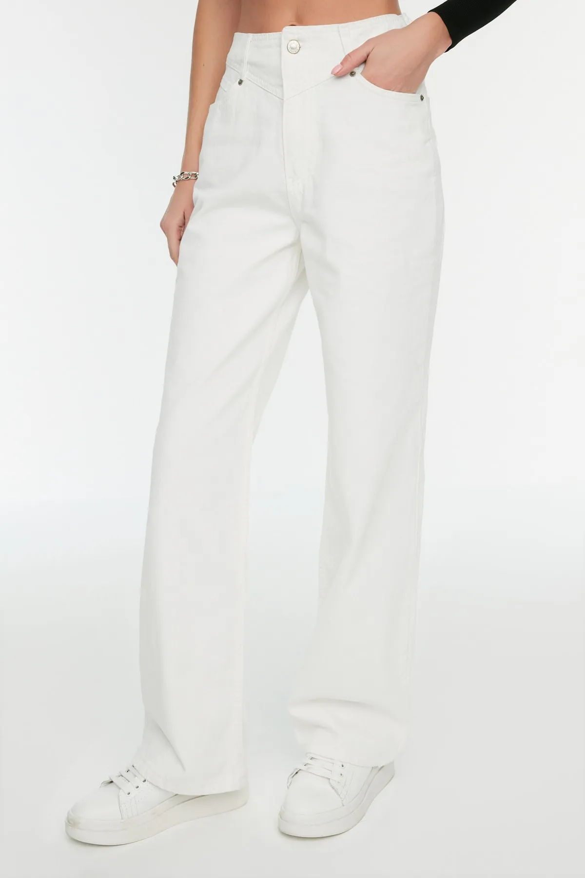 Trendyol Collection  Weiße Jeans mit hoher Taille und weitem Bein im 90er-Stil