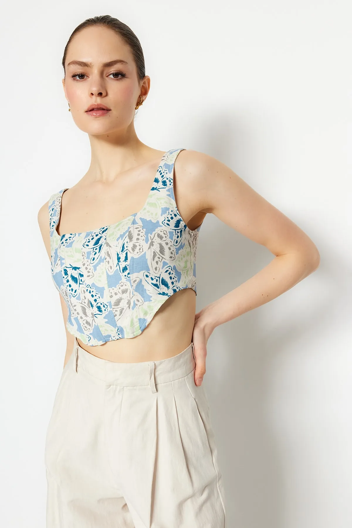Trendyol Collection  Mehrfarbige geblümte gewebte Bluse mit Korsettträgern TWOSS23BZ00772