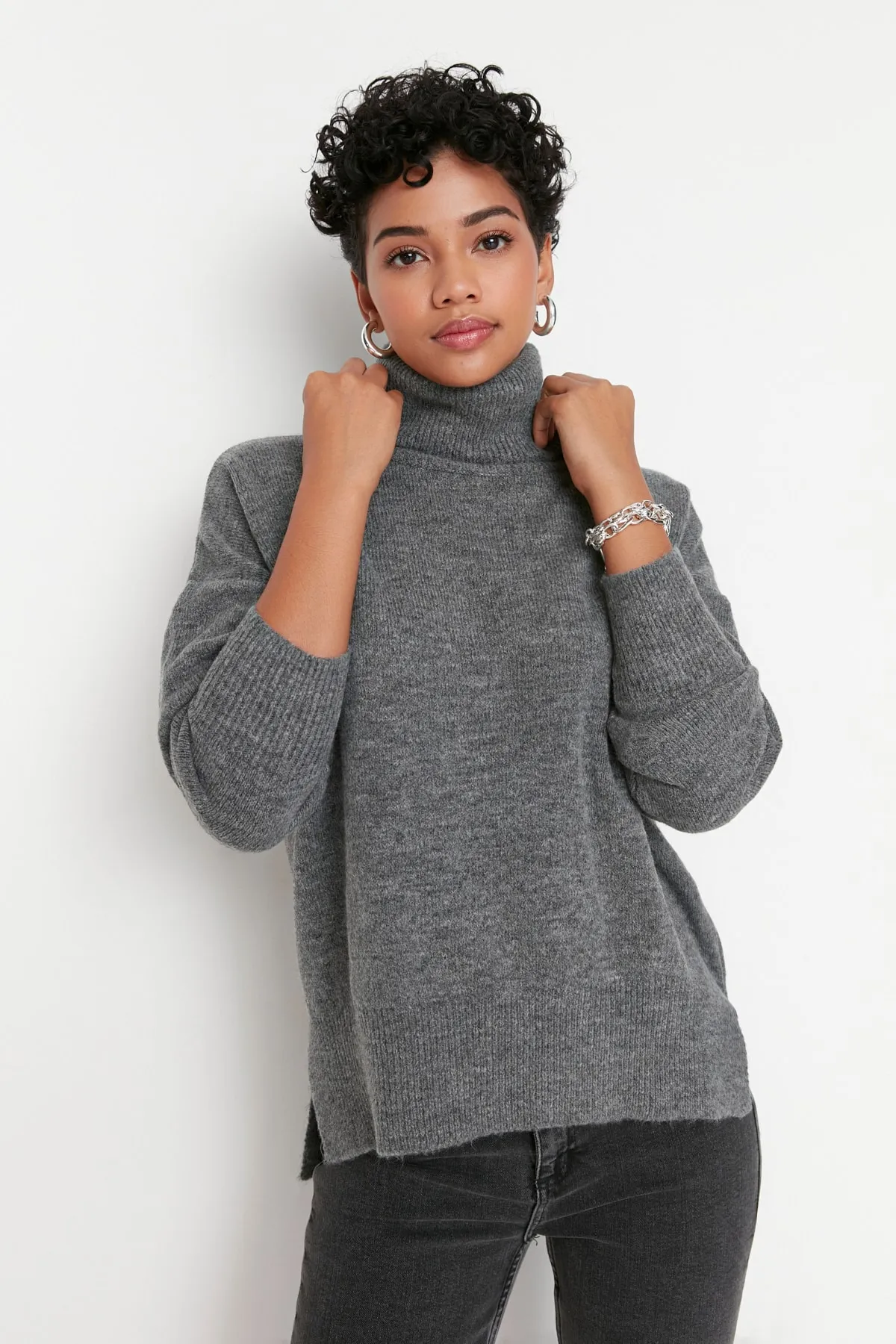 Trendyol Collection  Anthrazitfarbener Rollkragenpullover mit weicher Struktur TWOAW20XS0026