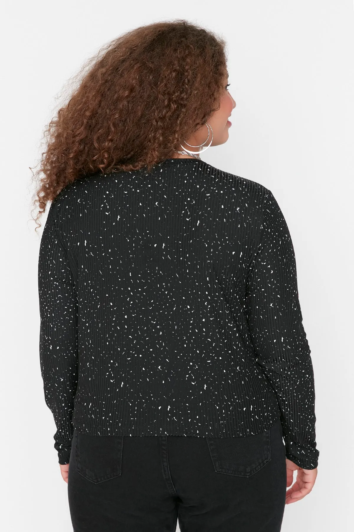 Trendyol Curve  Schwarze, figurbetonte, schnurgebundene Strickbluse TBBAW23AF00016