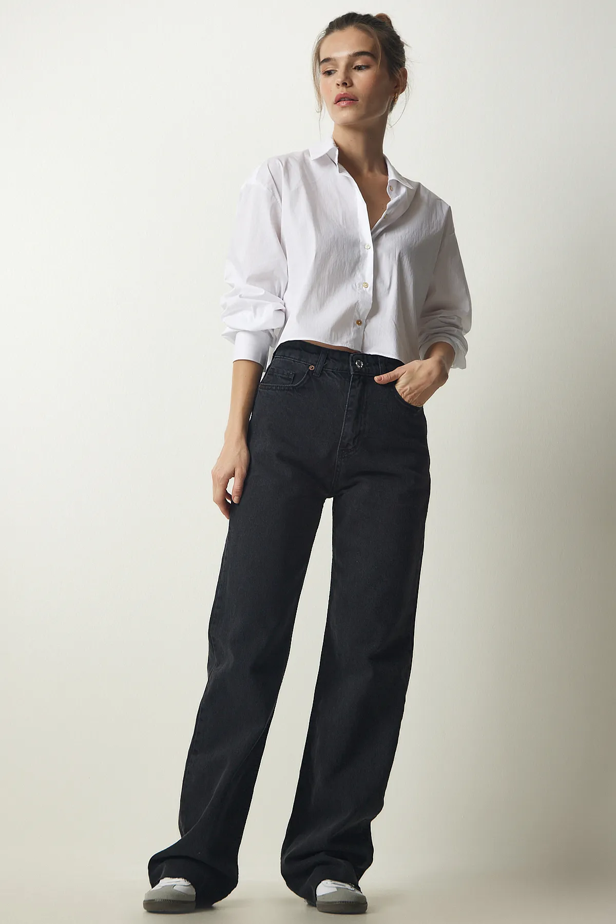 Happiness İstanbul  Schwarze Damen-Denimhose mit hohem Bund und geradem Bein CB00016