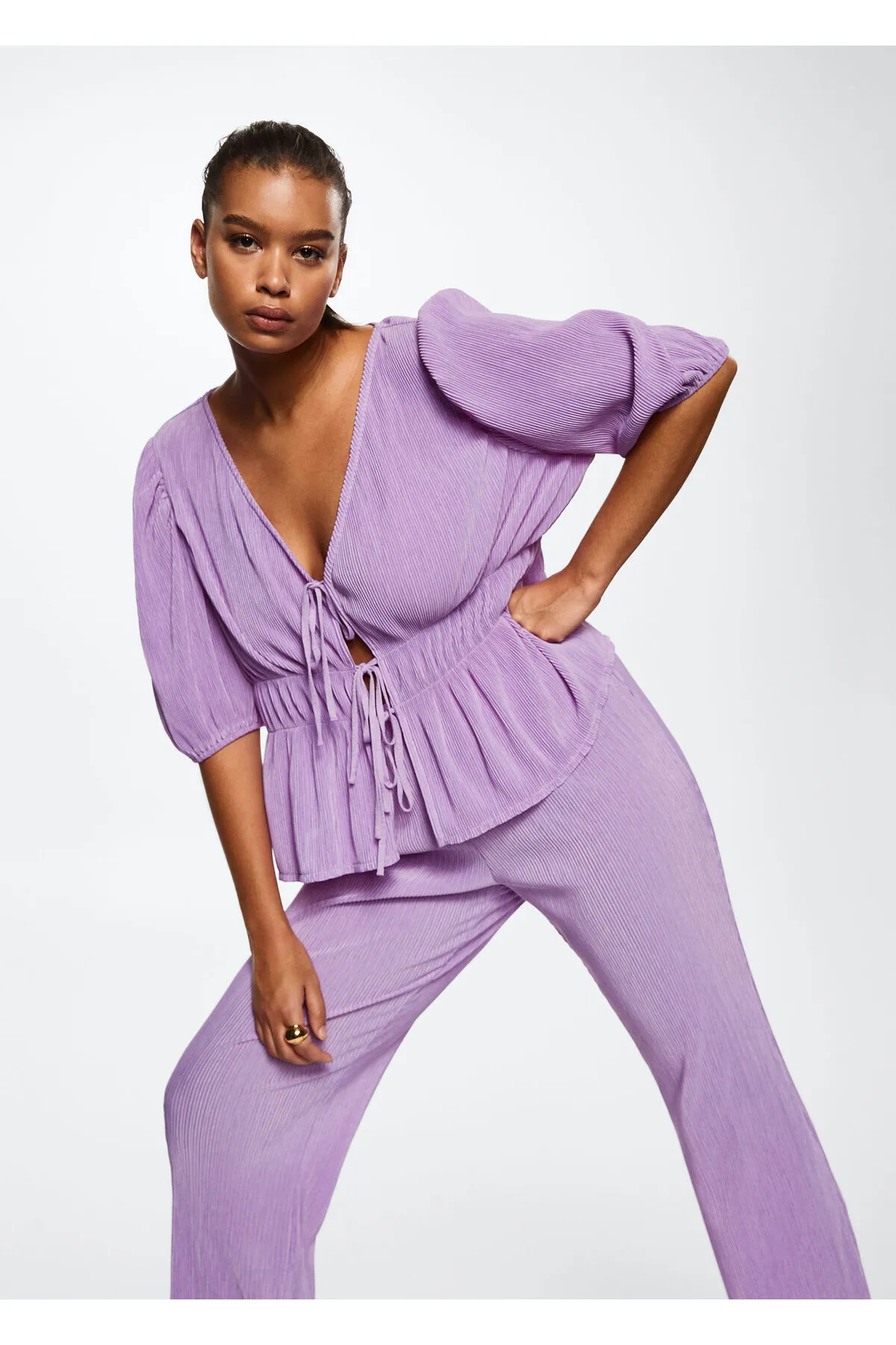 MANGO Woman  Lilafarbene Damenhose