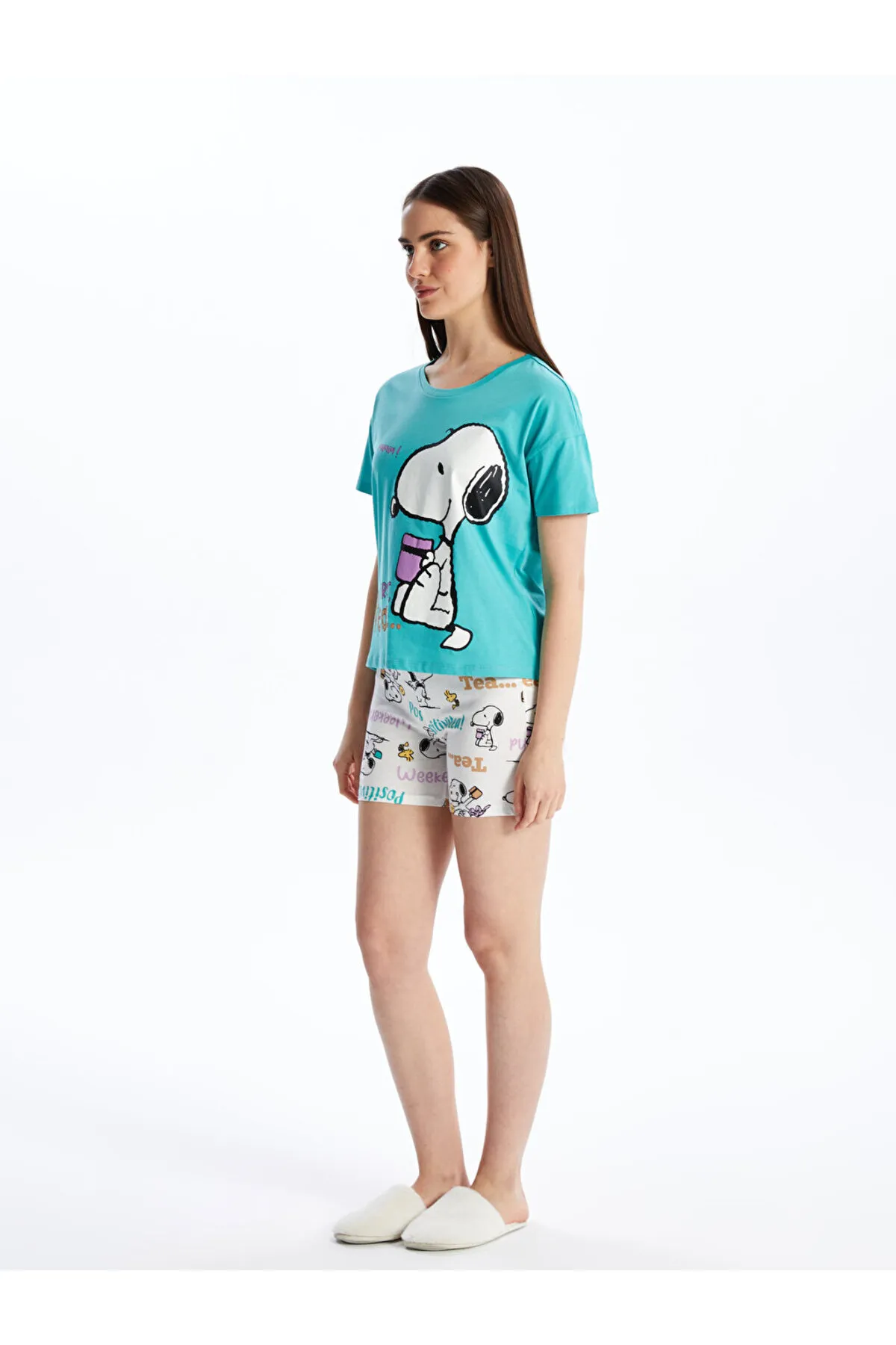 LC Waikiki  Kurzarm-Damenpyjama-Set mit Rundhalsausschnitt und Shorts, bedruckt mit Snoopy-Motiv