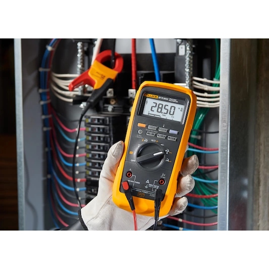 Fluke 5337412 87V MAX DMM og PVLEAD1 MC4 testledninger, bundt