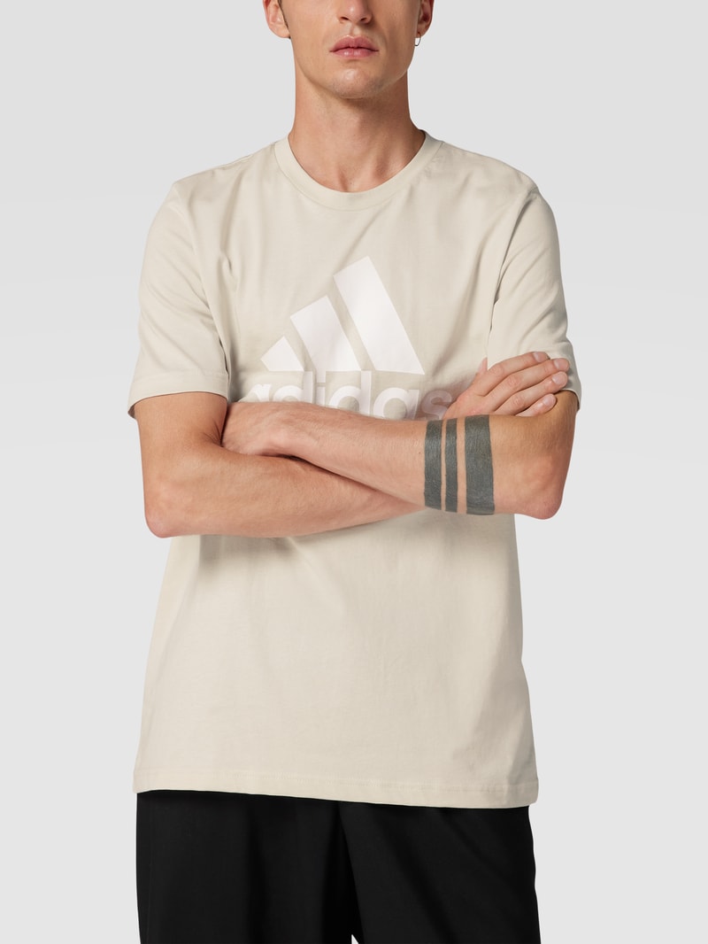 T-Shirt mit Label-Print in sand