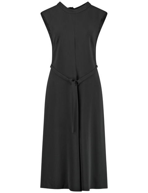 Fließendes Kleid mit Bindebändern