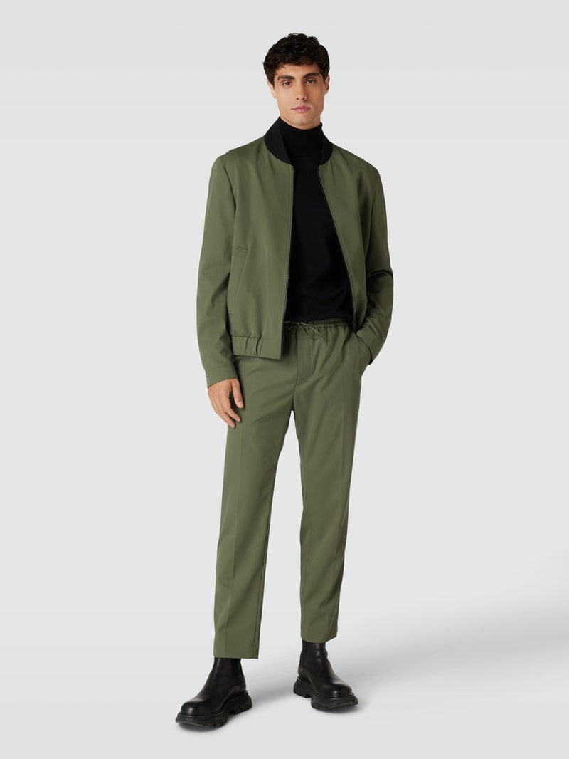 Hemdjacke mit Eingrifftaschen in olivgrün