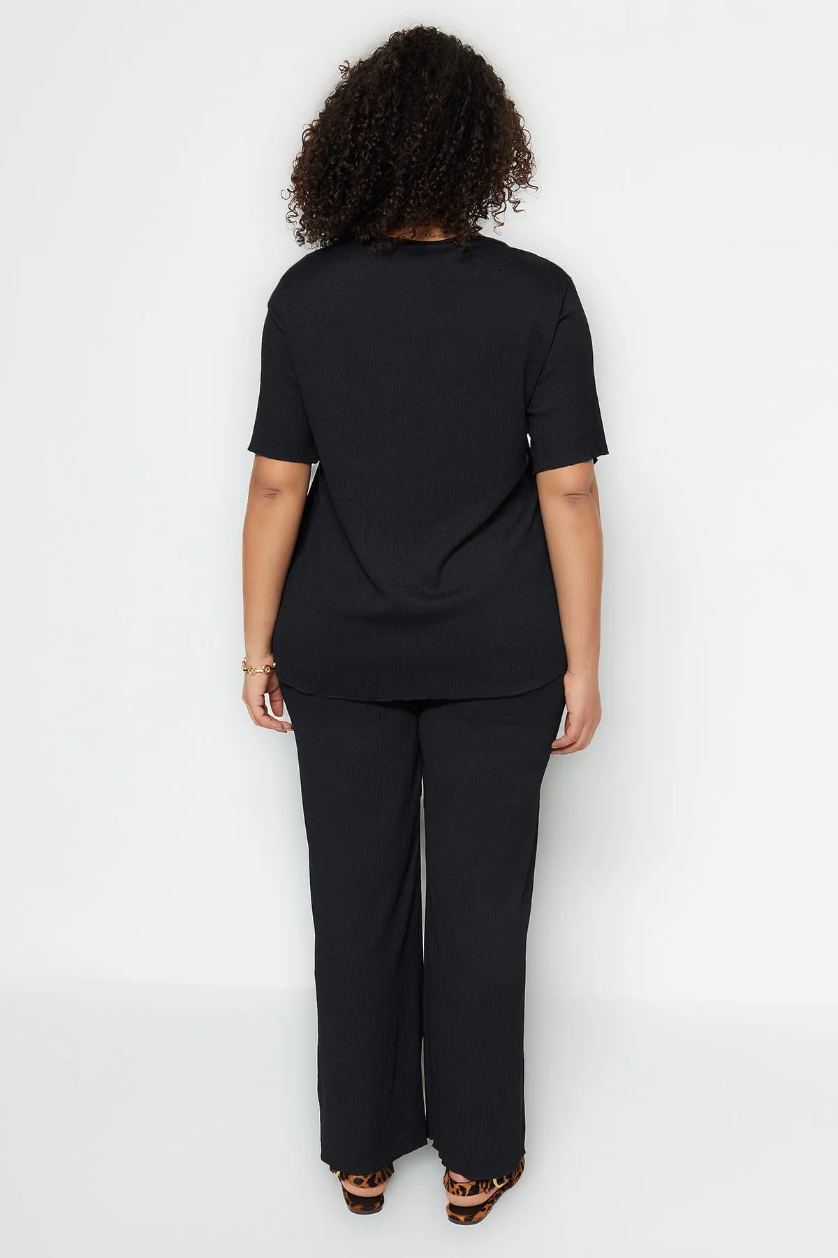 Trendyol Curve  Schwarzes, detailliertes Strick-Ober- und Unterteil-Set mit Schnürung TBSSS23CP00002