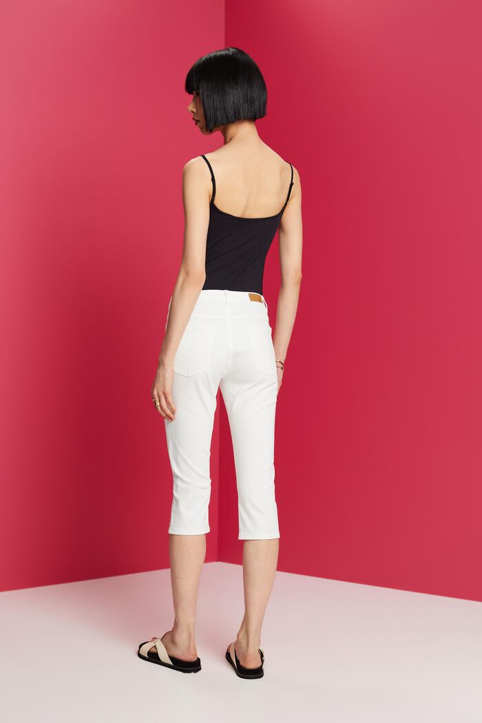 Capri-Jeans mit mittelhohem Bund