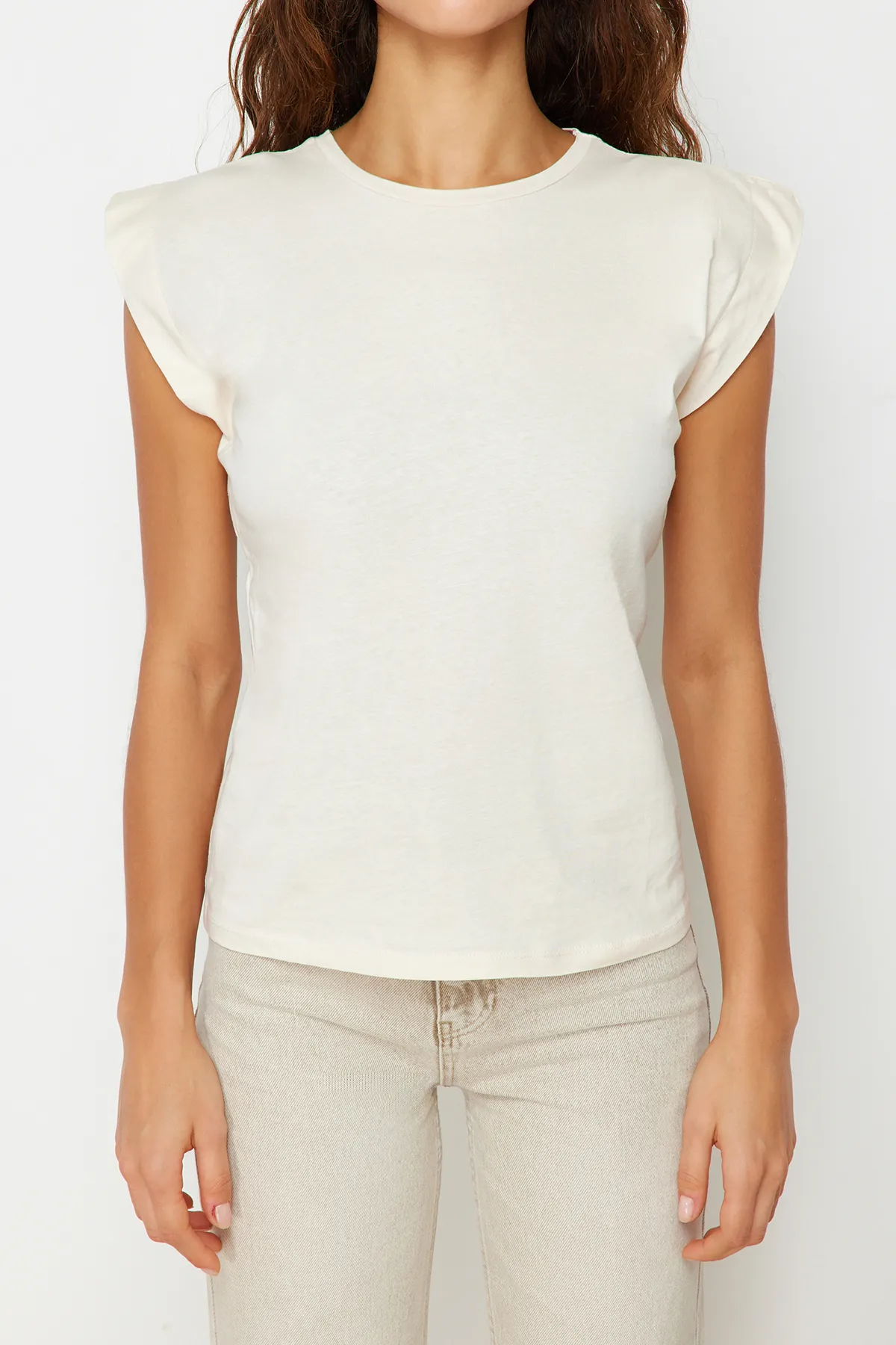 Trendyol Collection  Beigefarbenes Basic-Strick-T-Shirt mit Rundhalsausschnitt aus 100 % Baumwollwatte TWOSS20TS0021