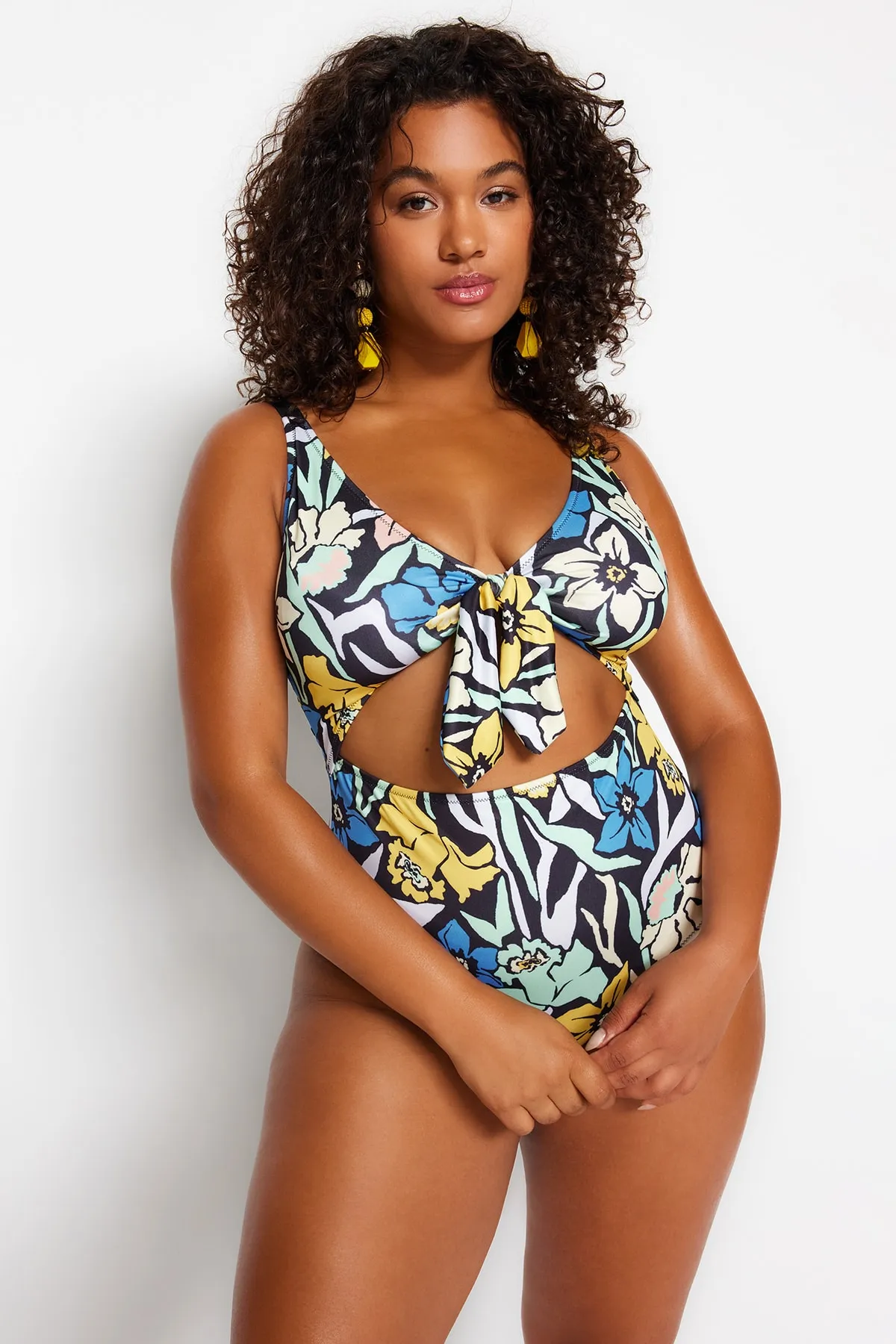 Trendyol Curve  Badeanzug mit Blumenmuster und mehrfarbigem Bindedetail